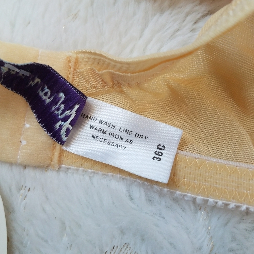 Julianna Rae Bra - Picture 5 of 7